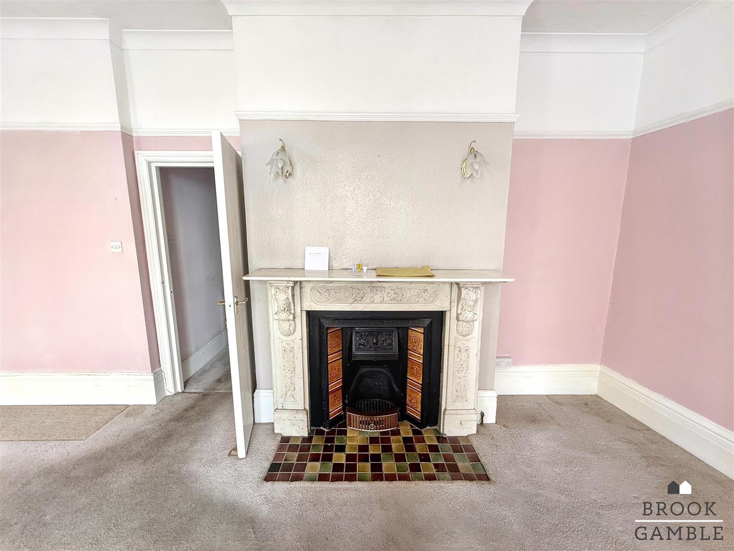 2 Bedroom Apartment - Conversion. Elms Avenue in Eastbourne, East Sussex 8